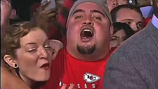 Illustration for article titled Wacky Chiefs Fans In Philly Deserve High-Def, Super-Slow-Mo Treatment